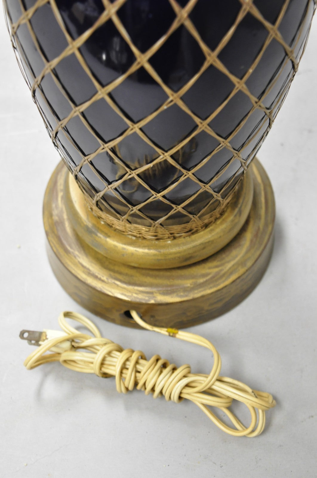 Antique Chinoiserie Japanese Cobalt Blue Porcelain Vase Brass Lattice Table Lamp