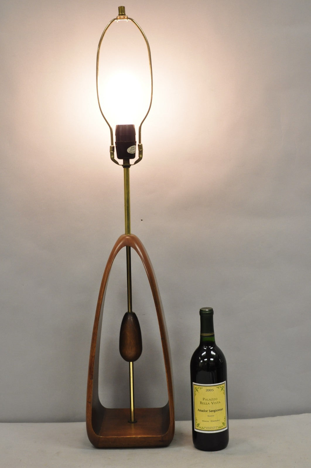 Vintage Modeline Mid Century Modern Sculpted Walnut Pull Chain Table Lamp