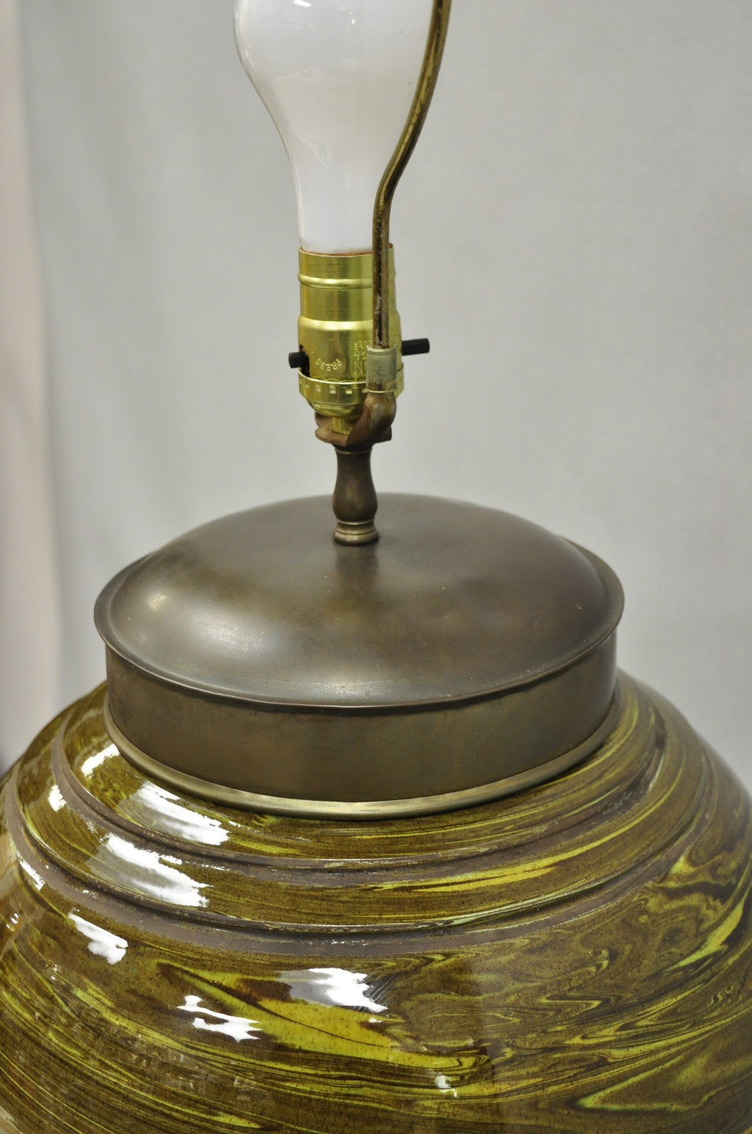 Vintage Mid Century Modern Green Swirl Glazed Ceramic Jardiniere Table Lamp