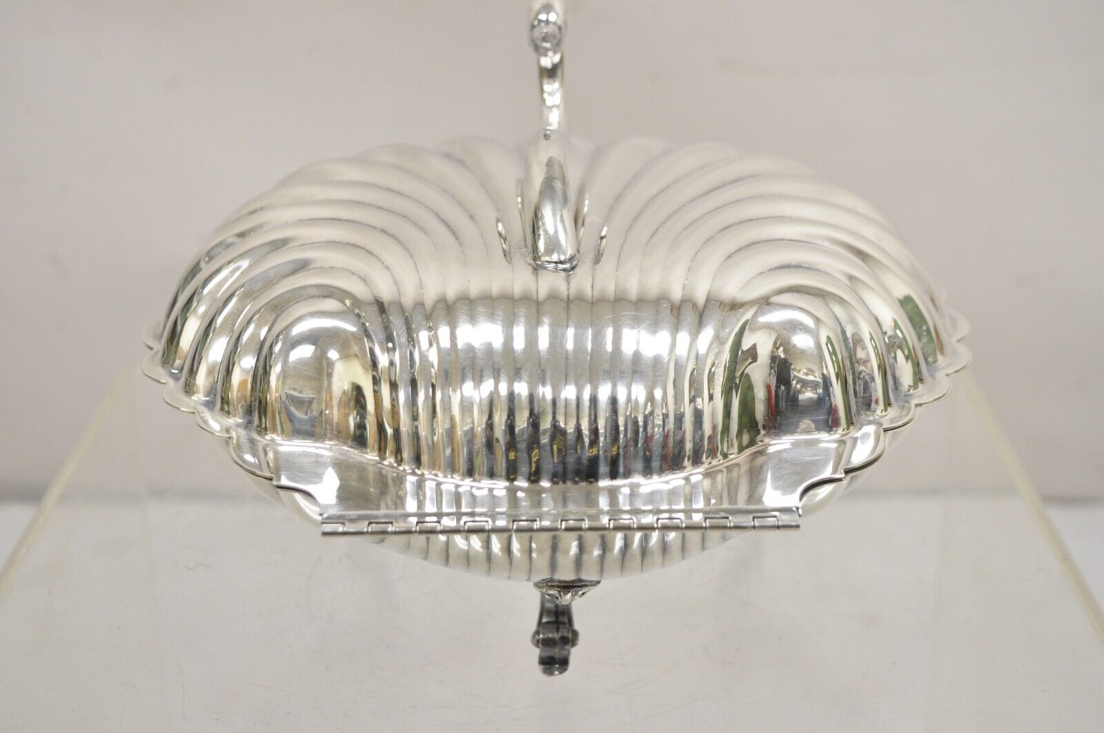 Leonard Regency Style Silver Plated Clam Shell Hinged Warmer with Swan Handle
