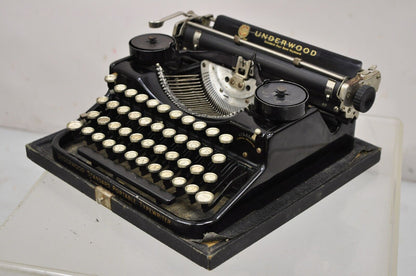 Vintage Underwood Universal Four Bank Portable Manual Typewriter w/ Original Box
