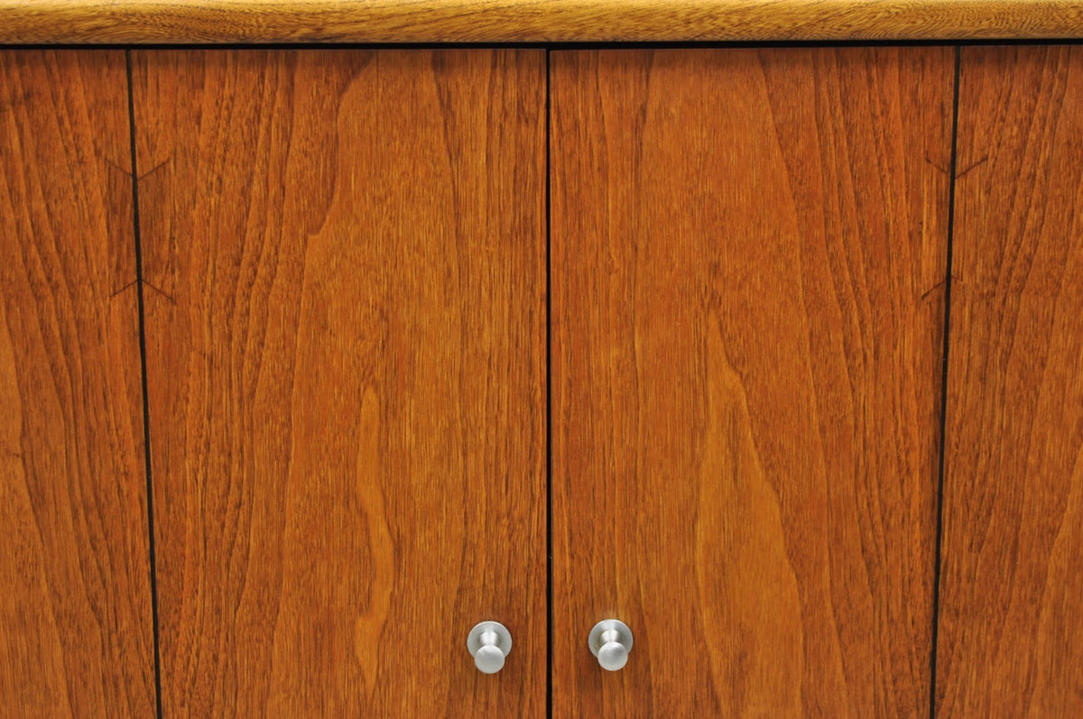 Vintage Lane Acclaim Mid Century Modern Walnut Dovetail Buffet Credenza Cabinet