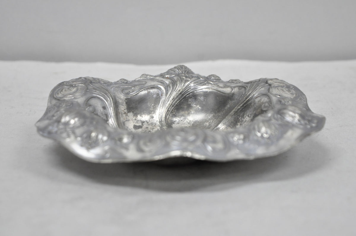 Antique Homan Silver Plated Art Nouveau Round Scalloped Floral Repousse Nut Dish