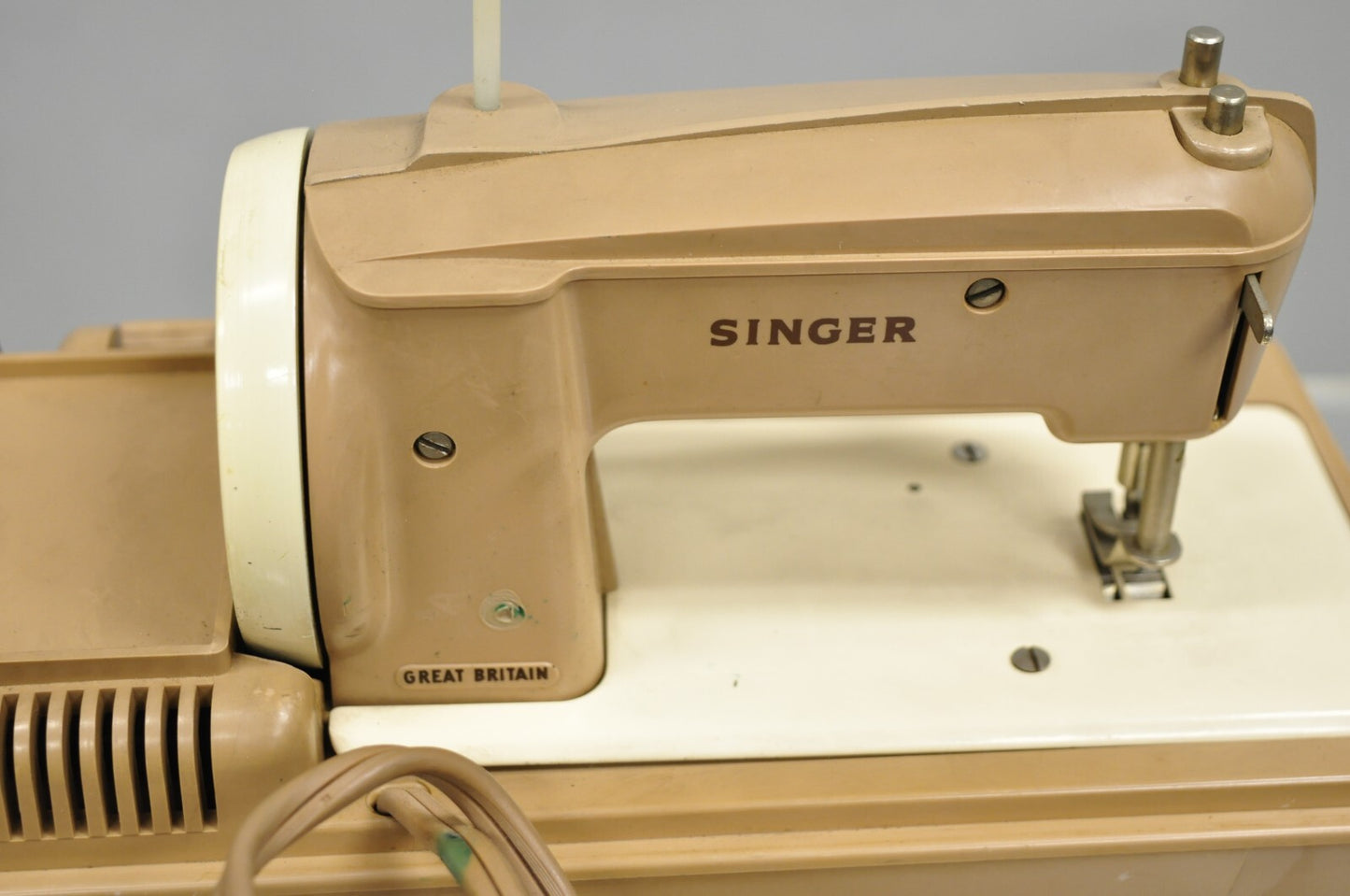 Vintage Singer Sewhandy Electric Childs Sewing Machine in Case - Works