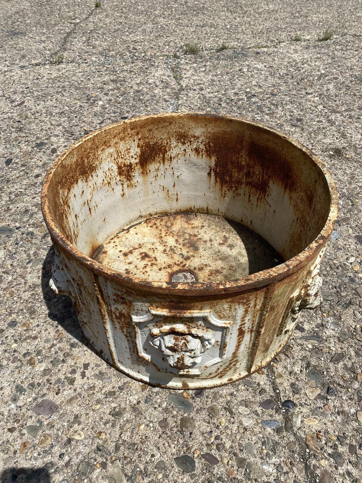 Vintage English Regency Cast Iron 20" Round Lion Heads White Garden Planter Pot