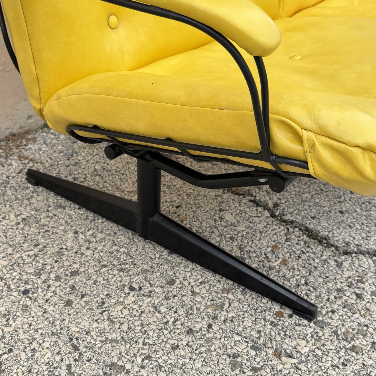 Vintage Homecrest Mid Century Modern Wire Metal Sofa w/ Yellow Vinyl Cushions