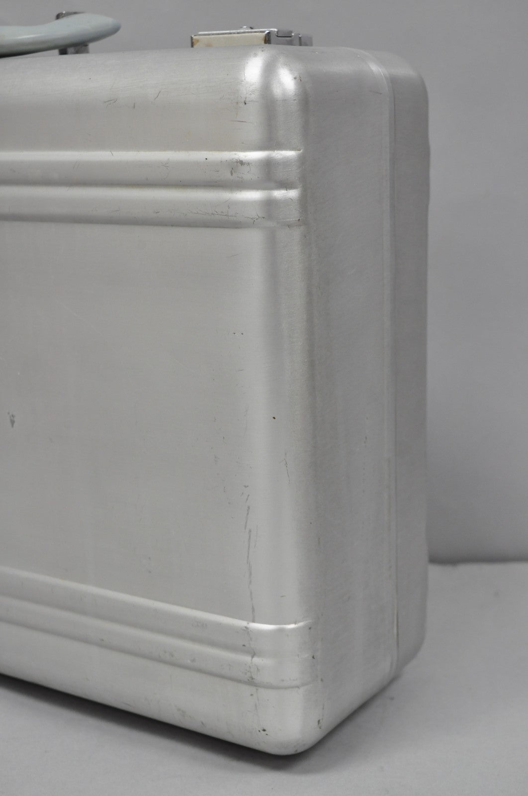 Vintage Art Deco Tokyo Japan Aluminum Hard Shell Suitcase Briefcase