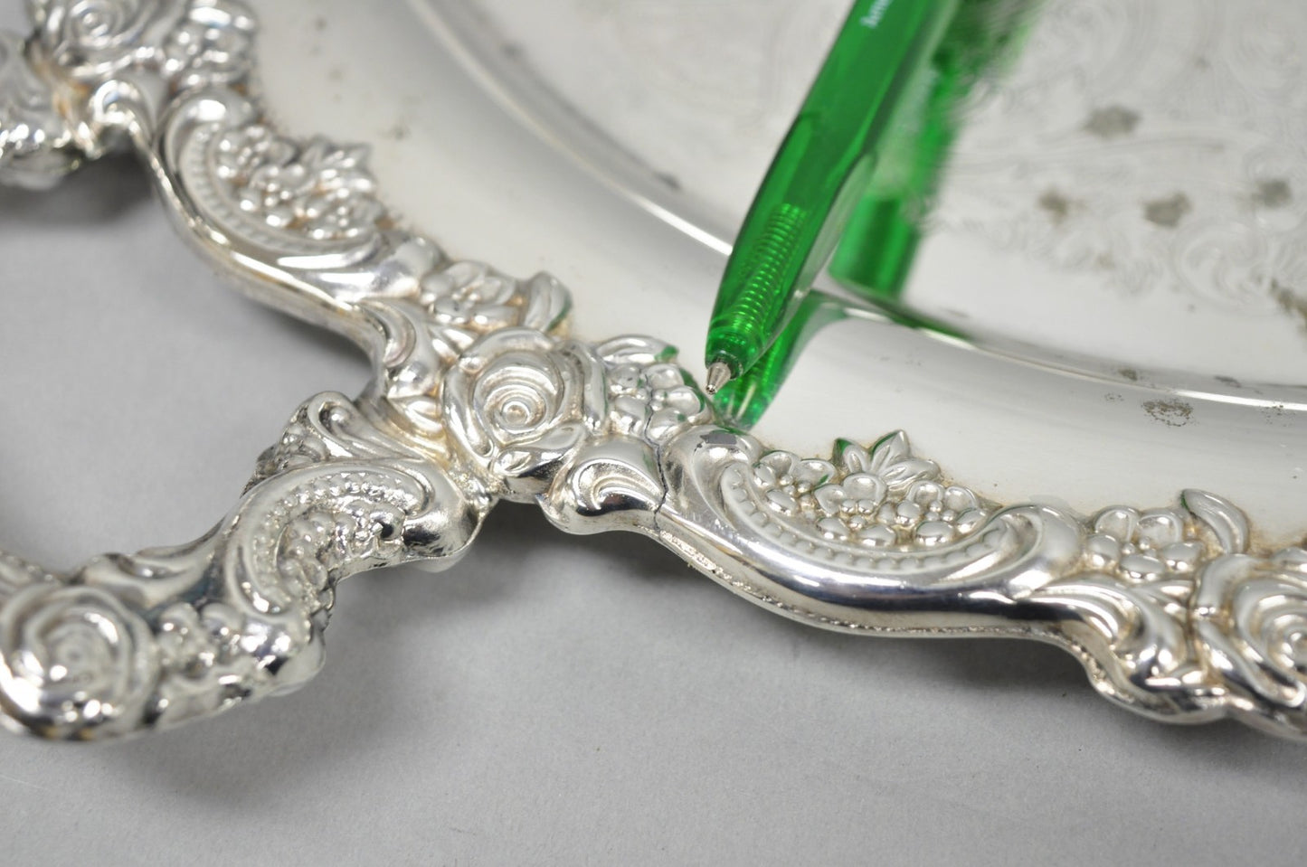 Vintage Oneida Silver Plated Round Twin Handle Serving Platter Bar Tray