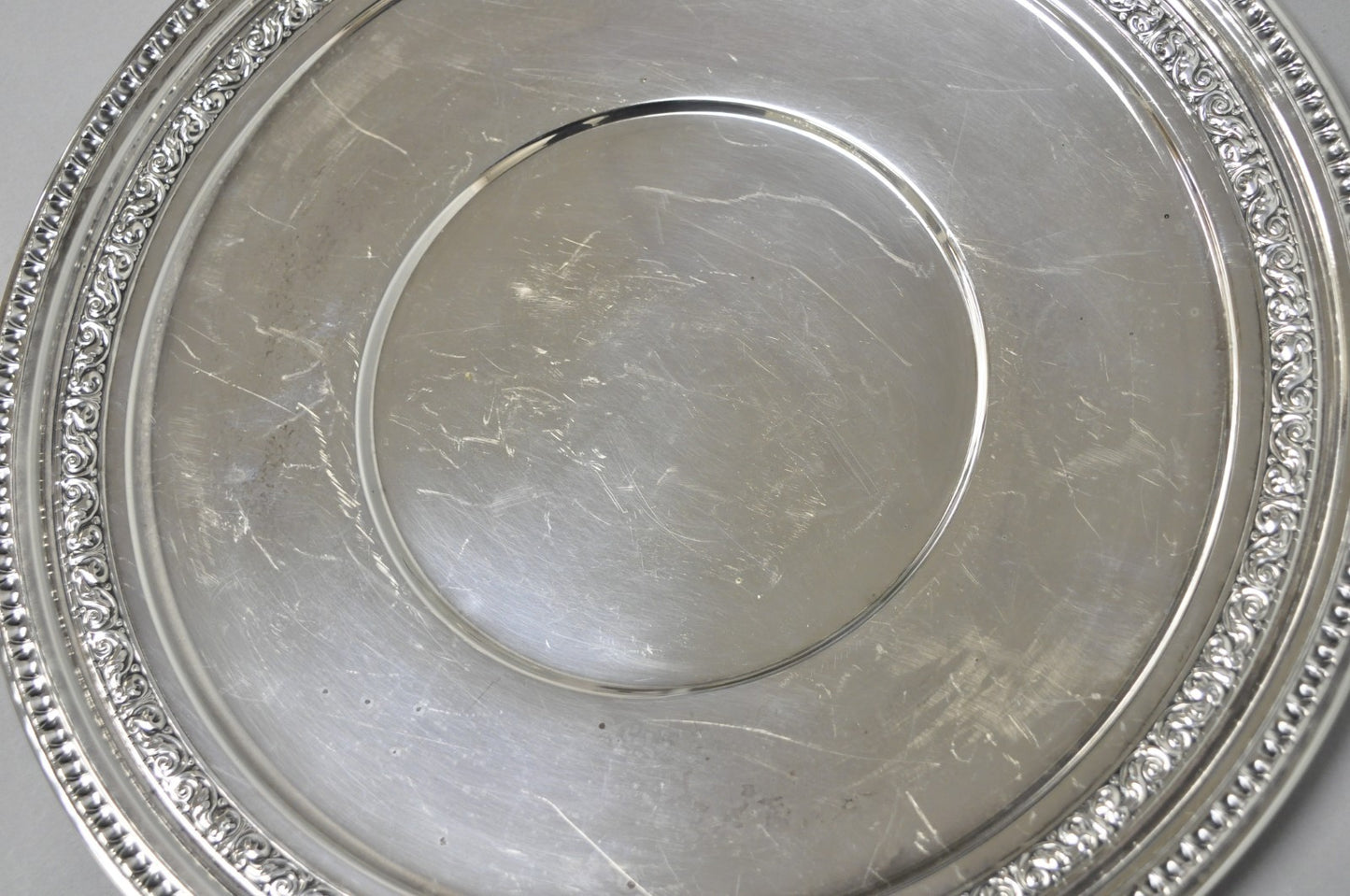 Vintage Reed & Barton 1241 Round Victorian Silver Plated Serving Platter Tray