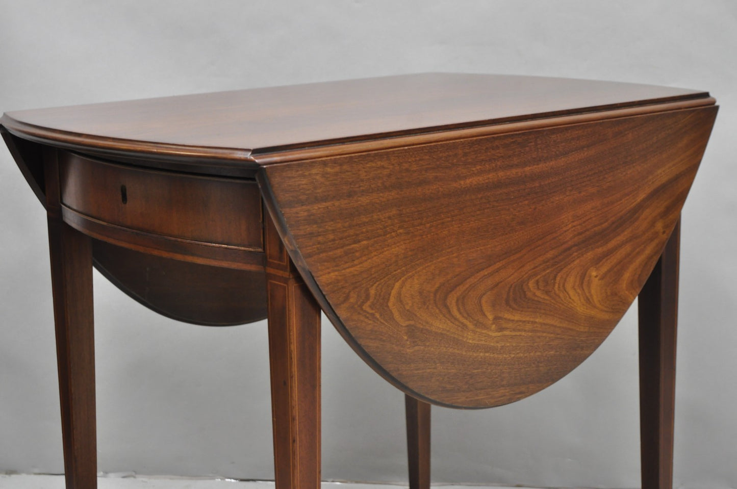 Antique Kittinger Colonial Williamsburg CW-27 Mahogany Drop Leaf Pembroke Table