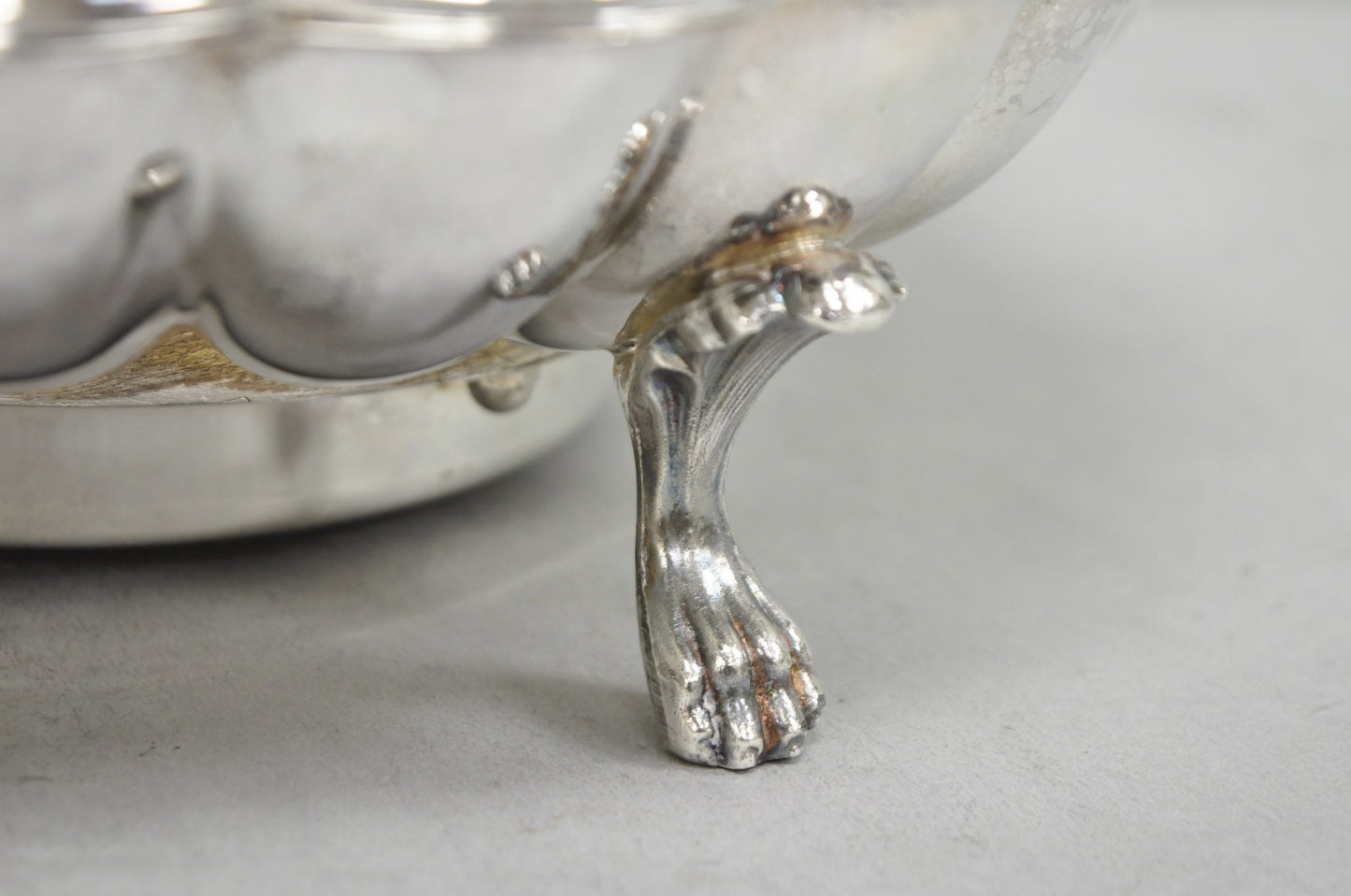 Vintage Eaton Silver Co Regency Silver Plated Clam Shell Warmer w Dolphin Handle