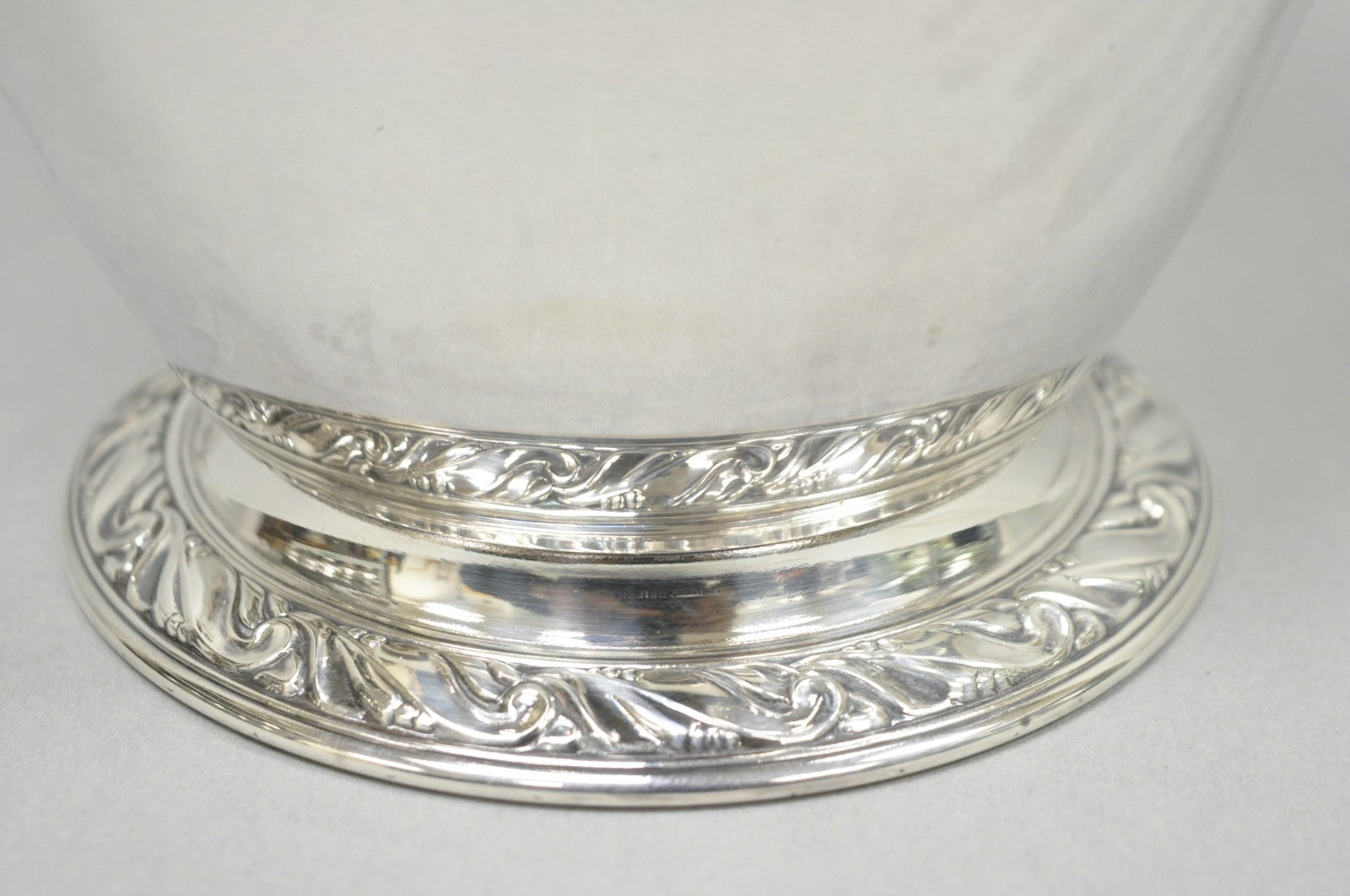 Vintage Oneida Briarcliff Victorian Silver Plated Water Pitcher