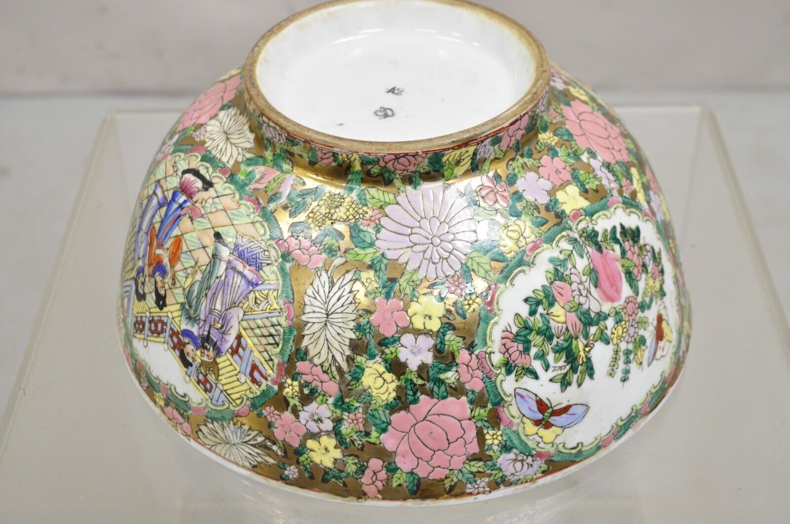 Vintage Rose Medallion Chinese Export Porcelain 12" Figural Painted Bowl