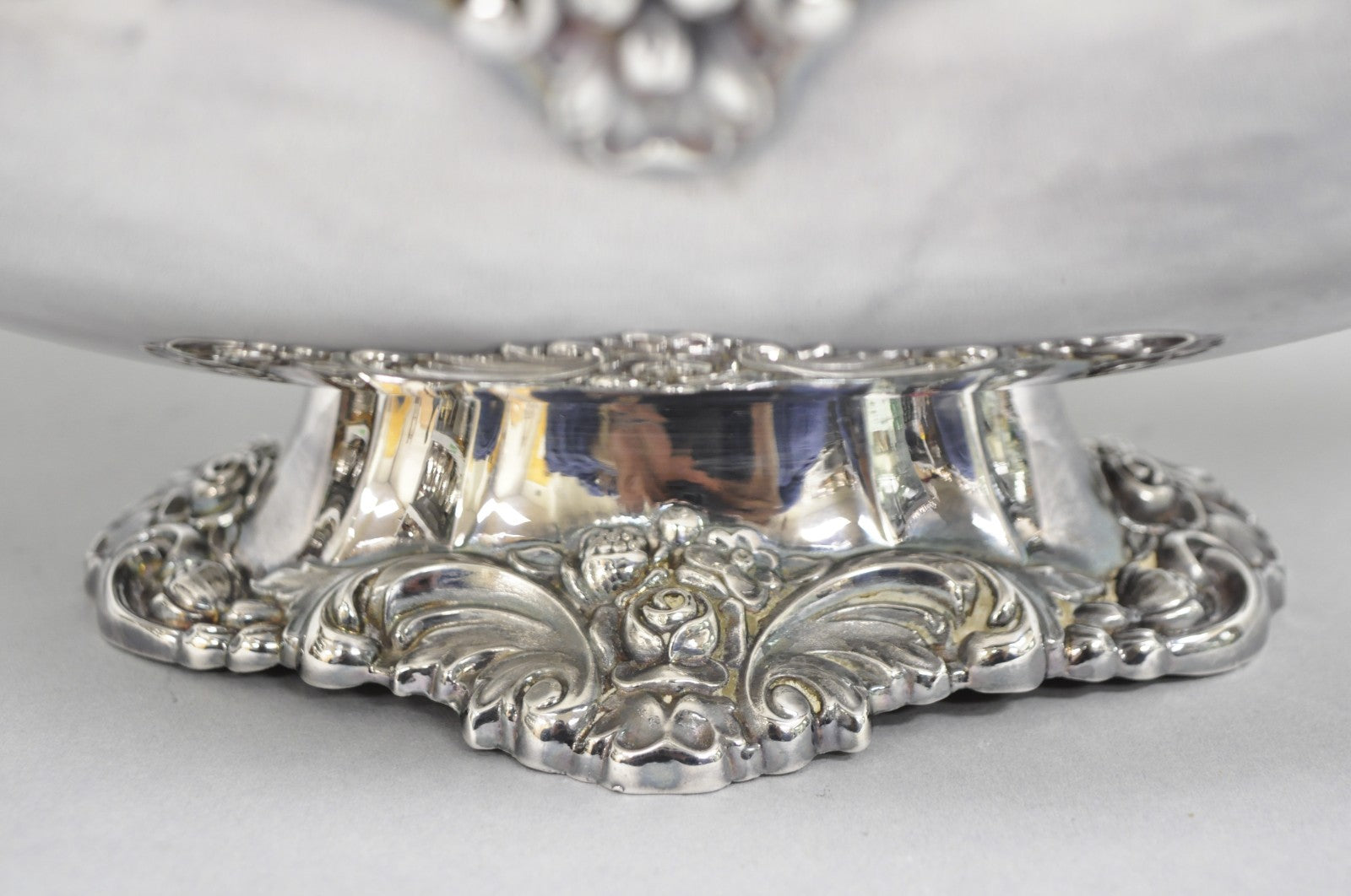 Vintage Lunt Victorian Silver Plated Oval Pedestal Base Rose Pattern Fruit Bowl
