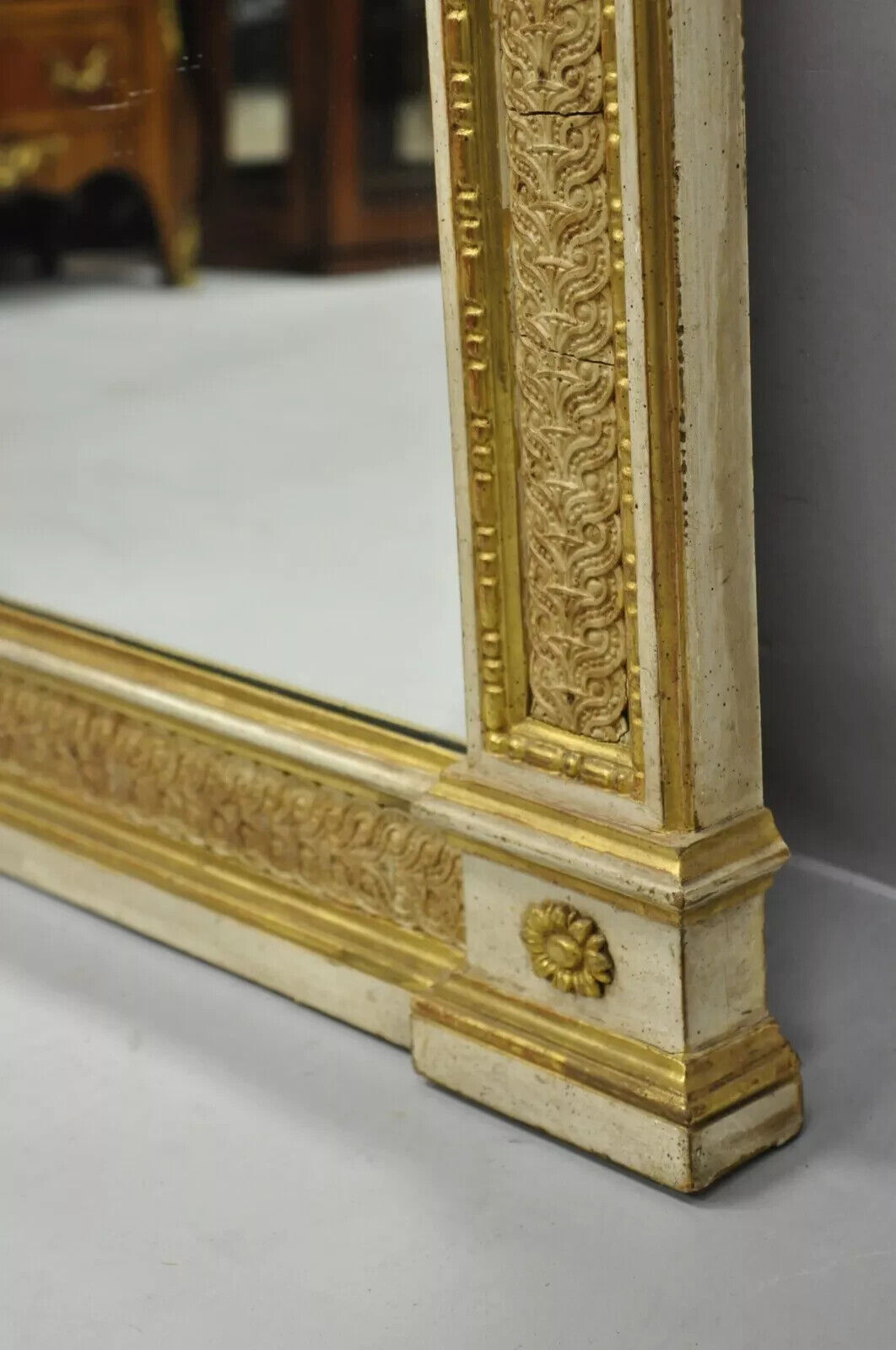 Antique Italian Neoclassical Carved Gold Giltwood Arched Large Wall Mirror