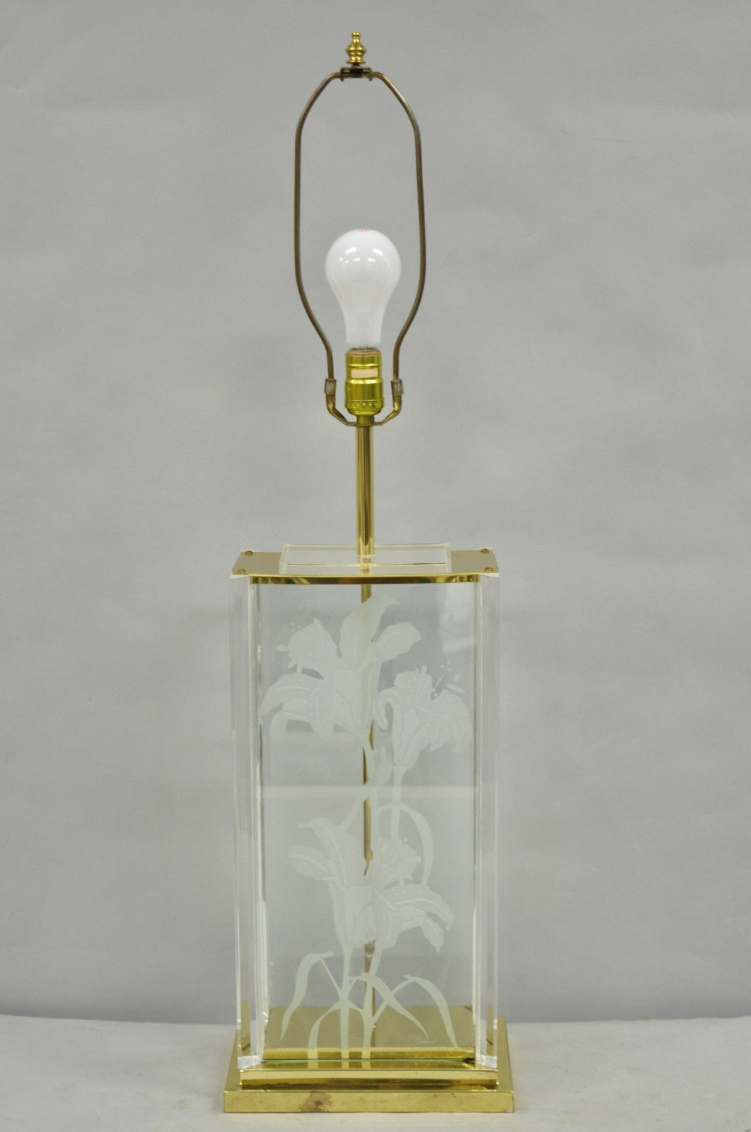 Vintage 1980s Fredrick Ramond Etched Lily Design Lucite Glass & Brass Table Lamp