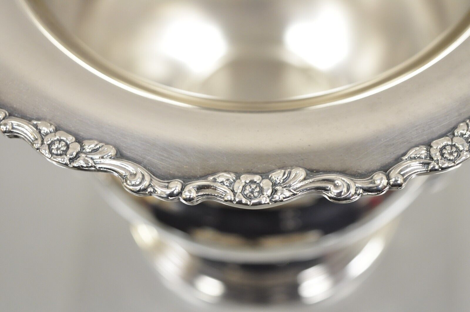 Vintage Oneida Silver Plated Twin Handle Trophy Cup Champagne Chiller Ice Bucket