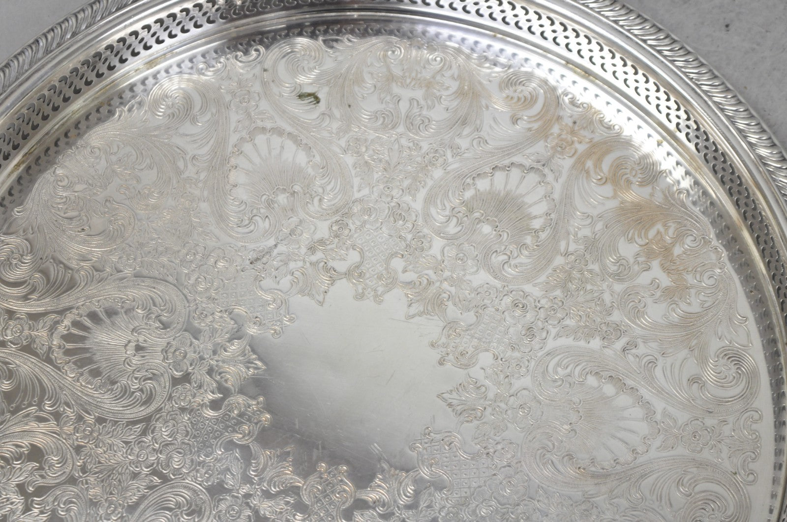 Vintage WM Rogers Round Sllver Plated Raised Gallery Serving Platter Bar Tray