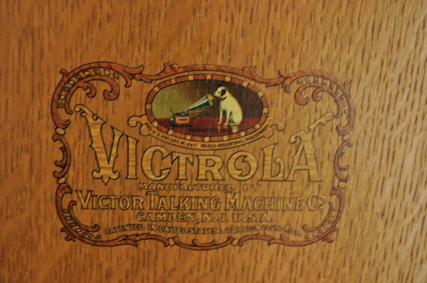 Victrola Victor Talking Machine Oak Case Record Player Model VV-IX-252347G
