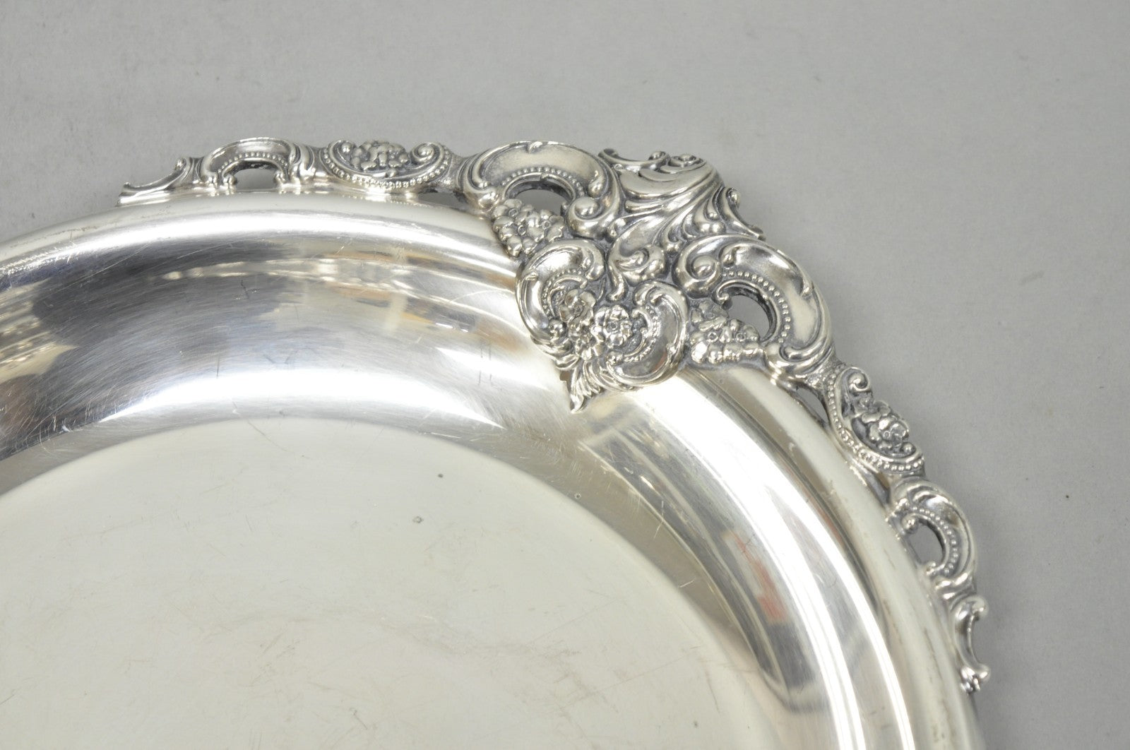 Vintage Wallace Baroque Silver Plated Round Twin Handle Serving Platter Bar Tray