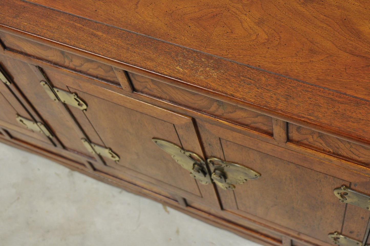 Vintage Henredon Chinoiserie Brass Butterfly Burl Wood Credenza Cabinet Buffet