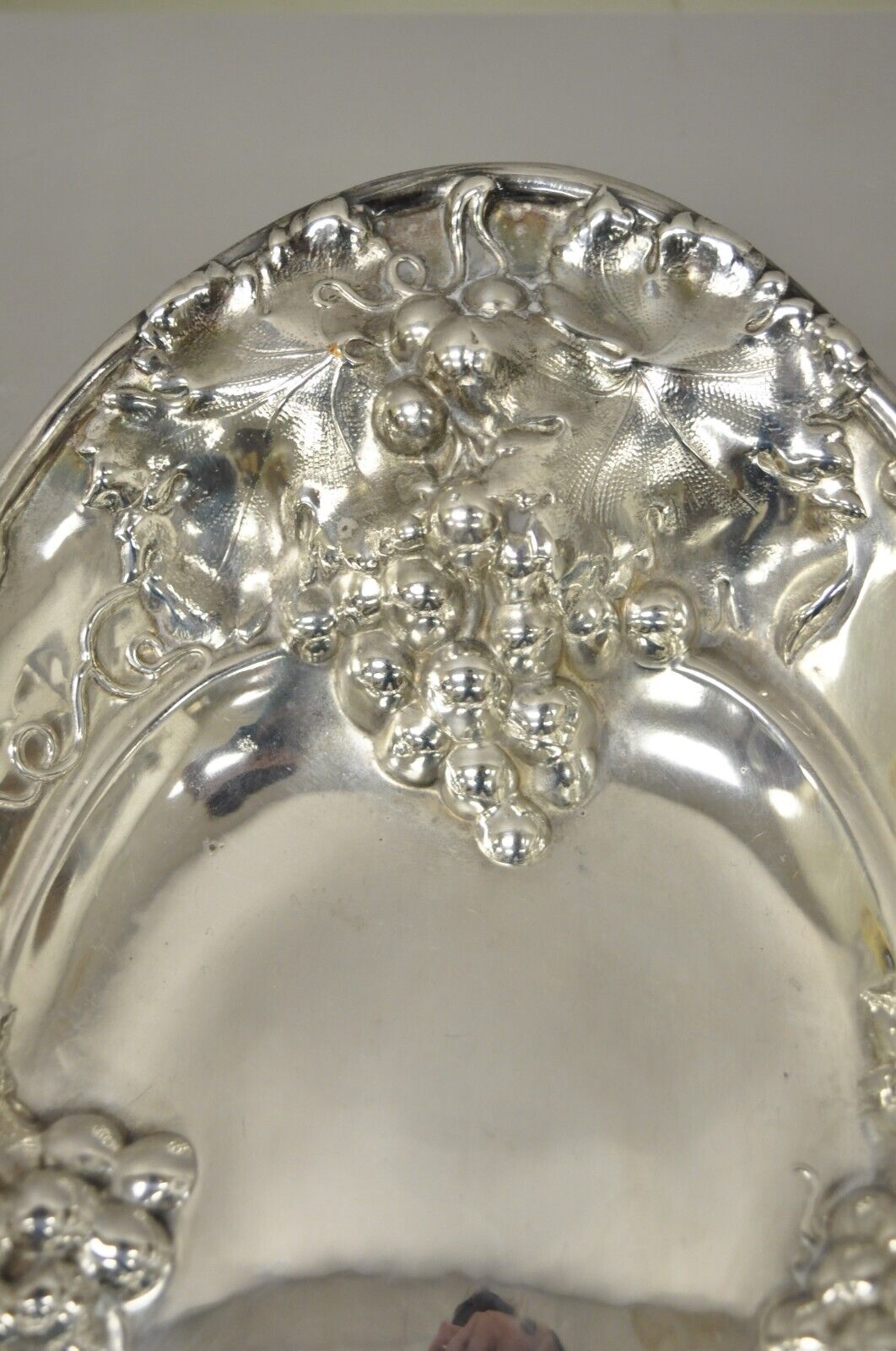 Homan Mfg Co. 1685 Silver Plate Repousse Victorian Embossed Grapevine Dish