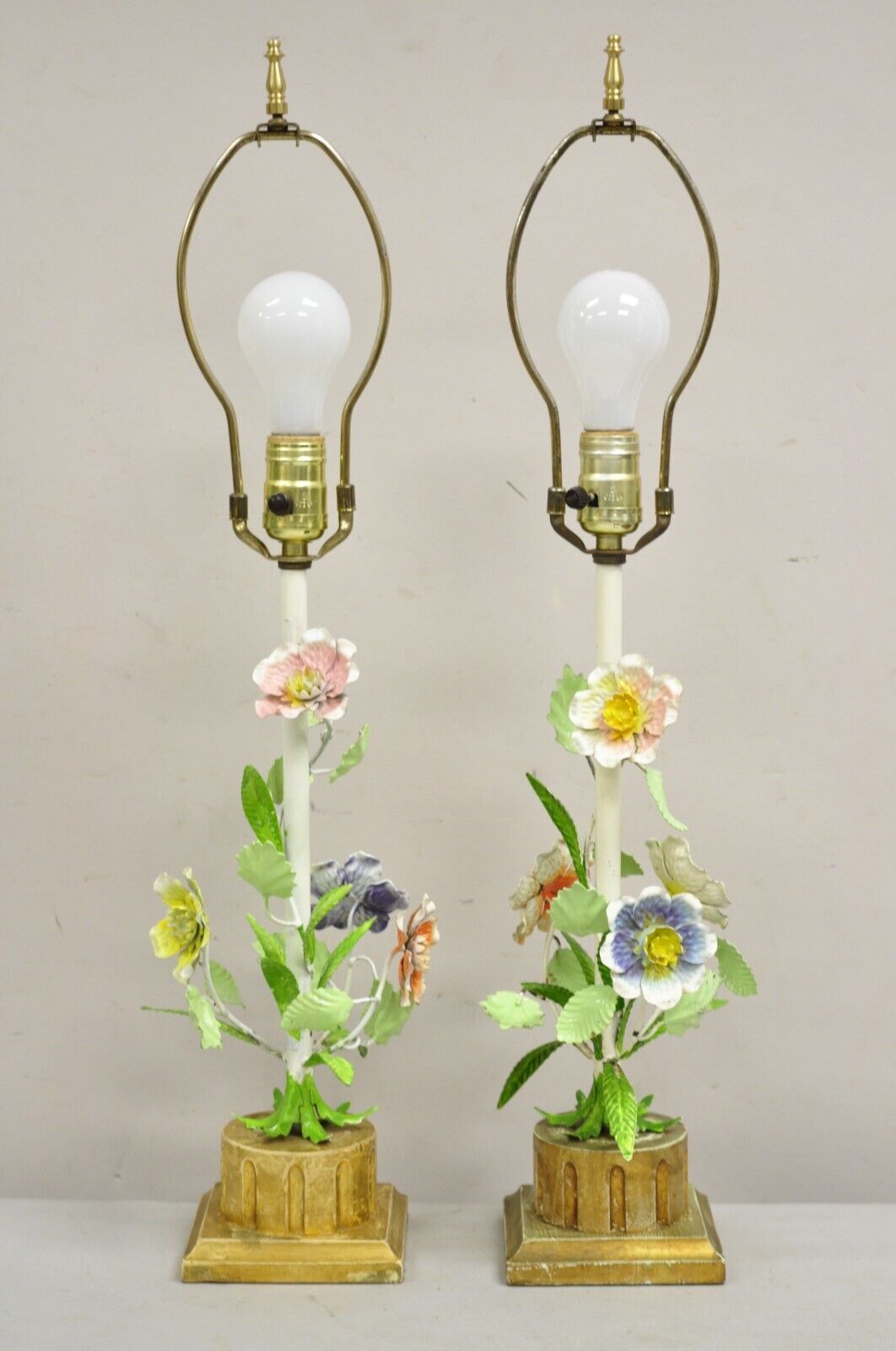 Vintage Italian Hollywood Regecy Painted Flower Iron Toleware Boudoir Lamps Pair