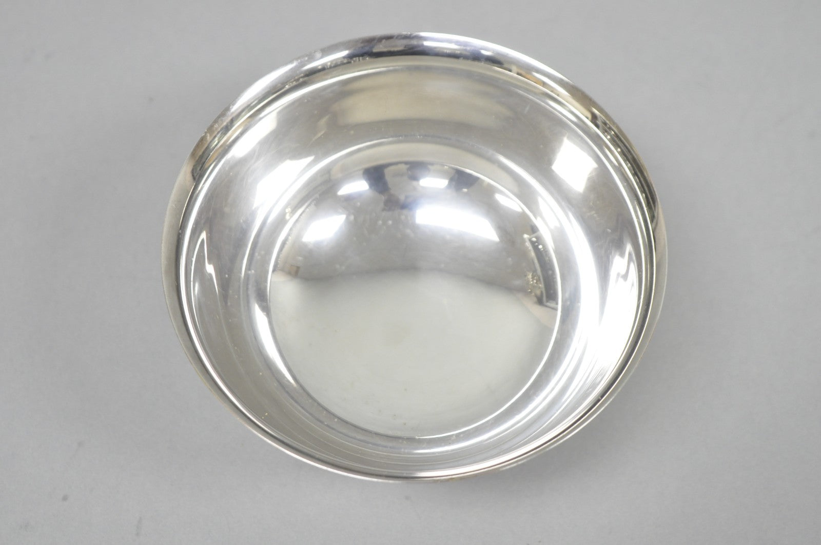 Vintage Paul Revere Reed & Barton Style Small 5" Round Silver Plated Candy Dish