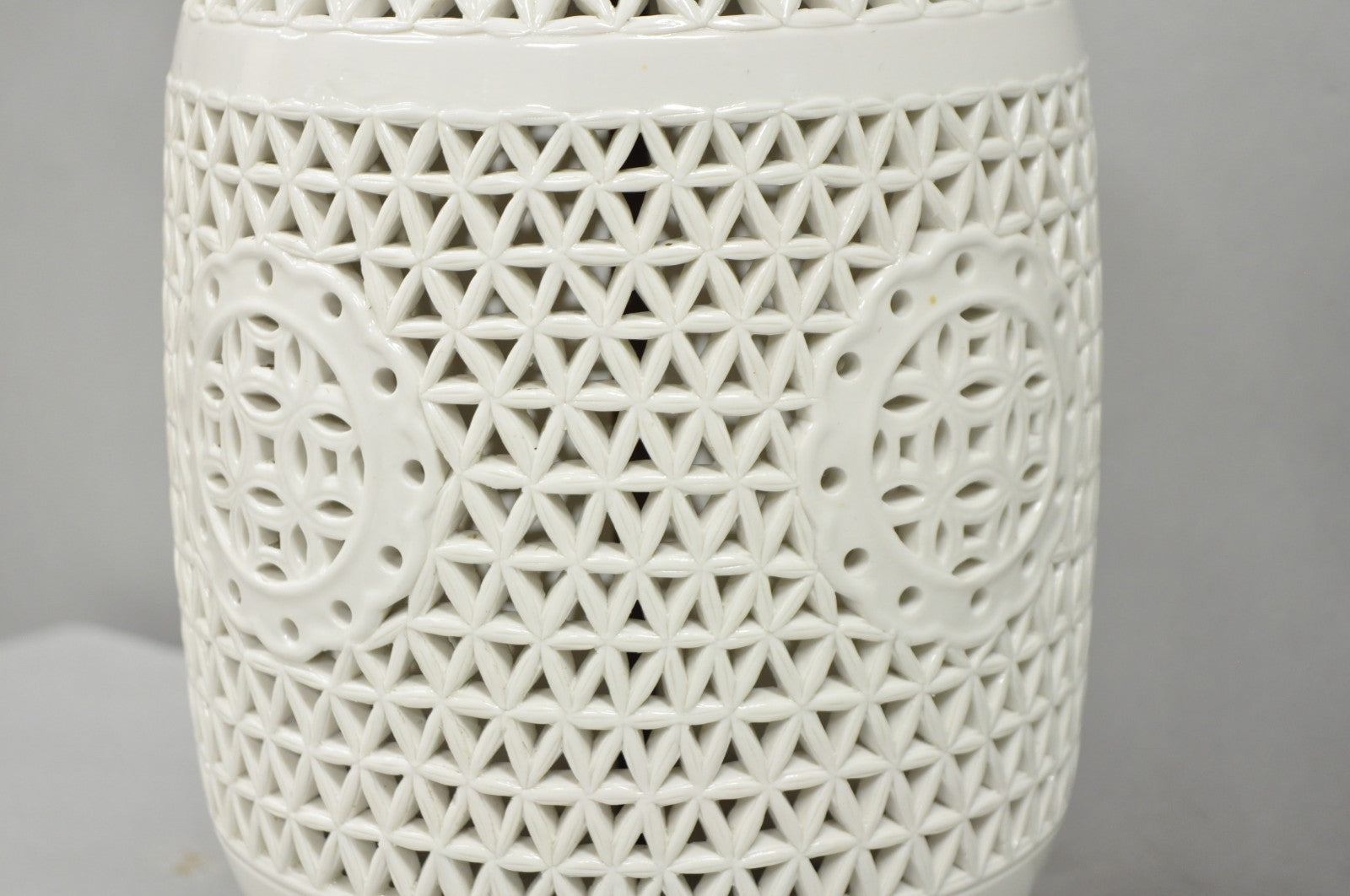Chinosierie Blanc de Chine White Porcelain Oriental Ginger Jar Table Lamp
