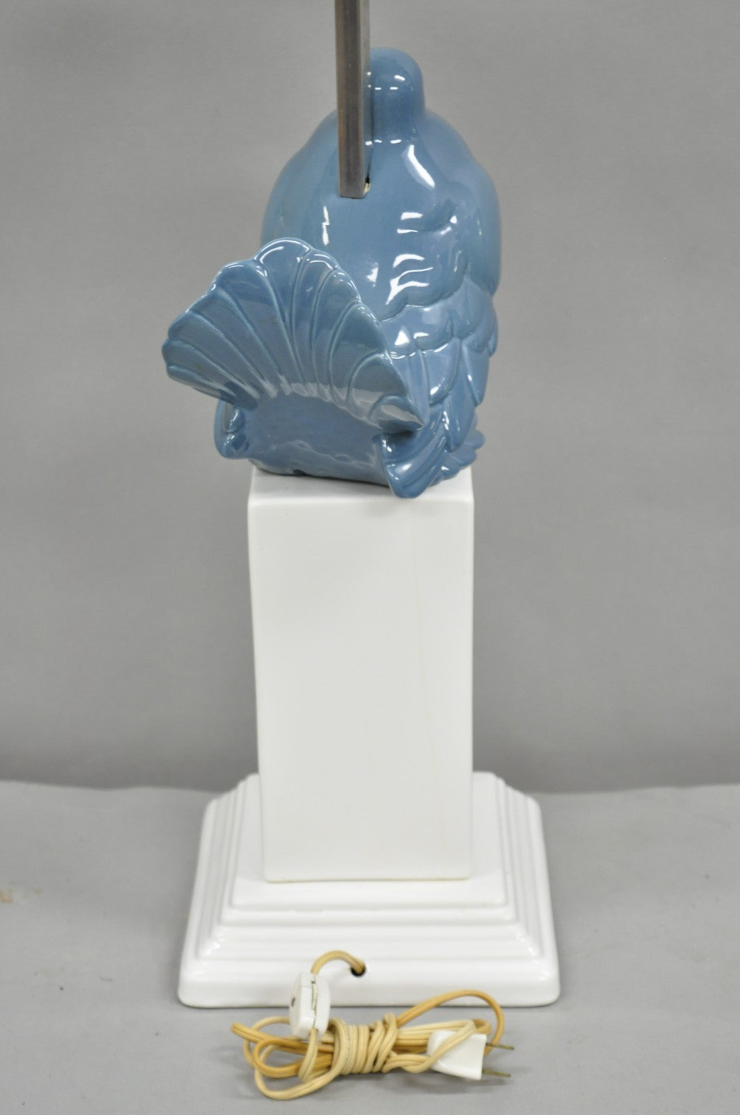 Vintage Chinoiserie Blue White Porcelain Hollywood Regency Dove Bird Table Lamp