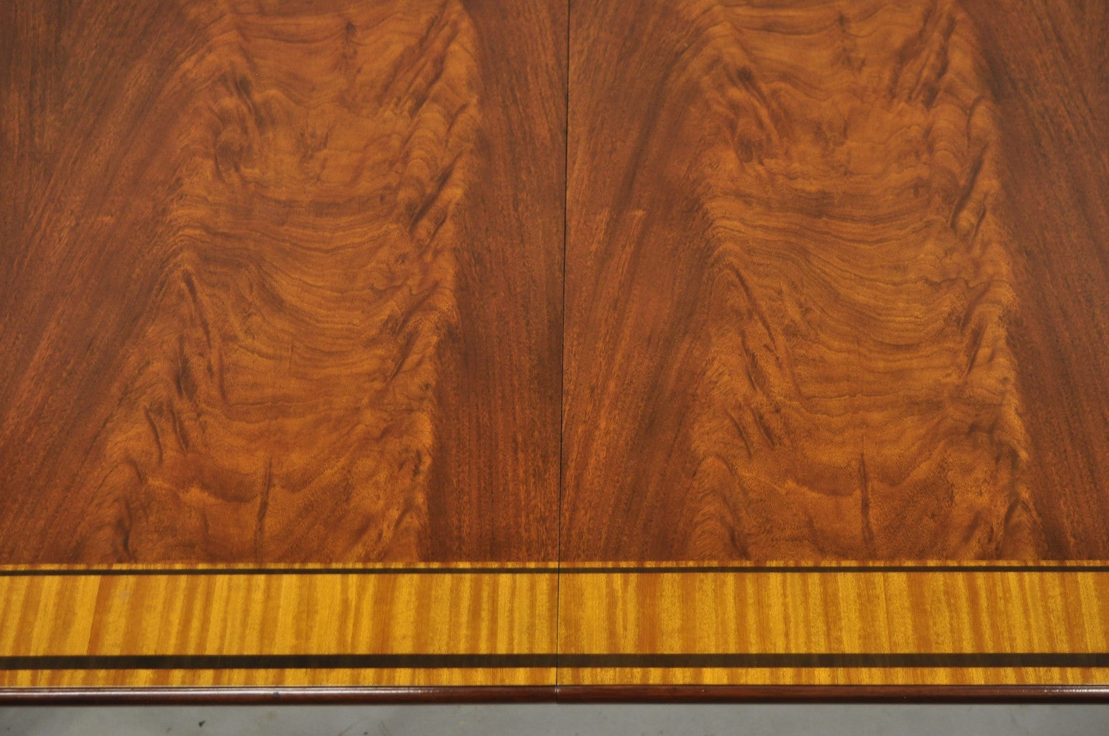 Baker Stately Homes Collection Georgian Duncan Phyfe Mahogany Dining Room Table