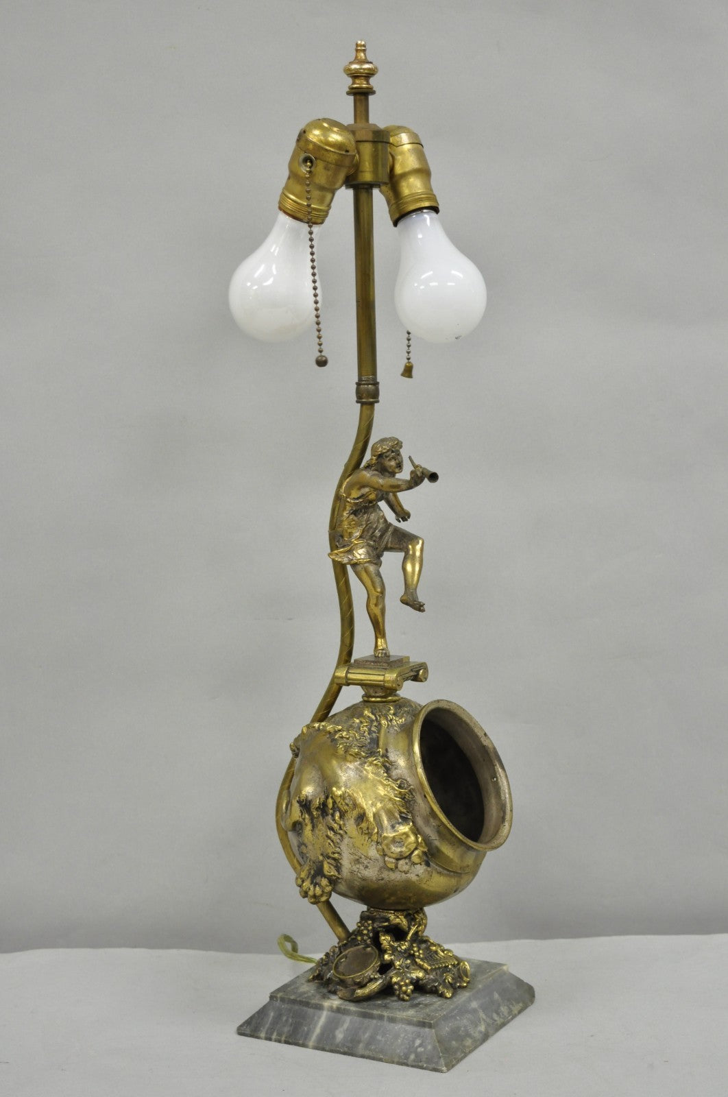 Antique French Renaissance Bronze Figural Game Hunting Lion Desk Table Lamp