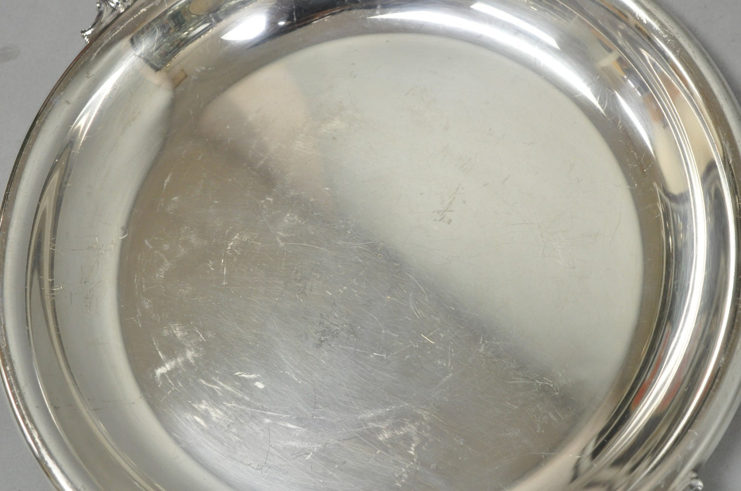 Vintage Wallace Baroque Silver Plated Round Twin Handle Serving Platter Bar Tray