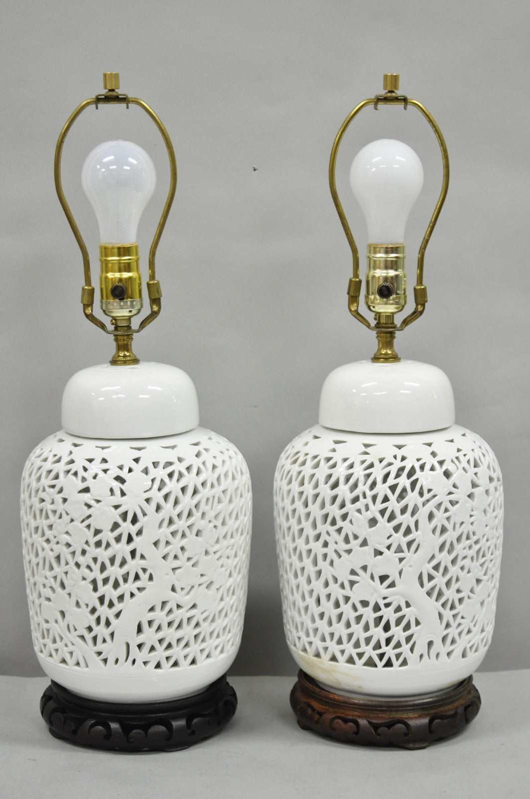 Chinoiserie White Blanc De Chine Porcelain Ginger Jar Oriental Table Lamp Pair