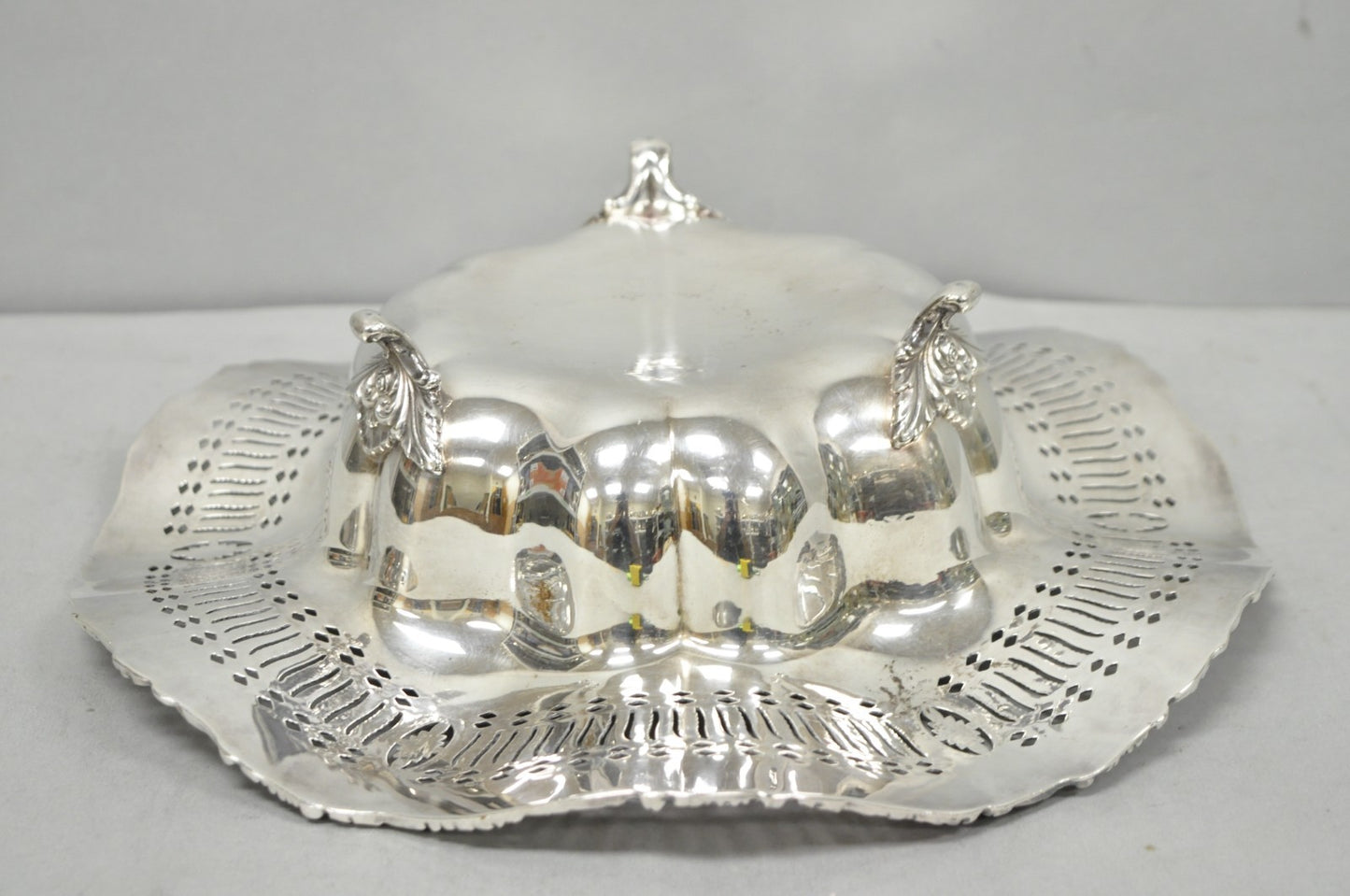 Webster Wilcox 3236C International Silver Plated Scalloped Centerpiece Bowl