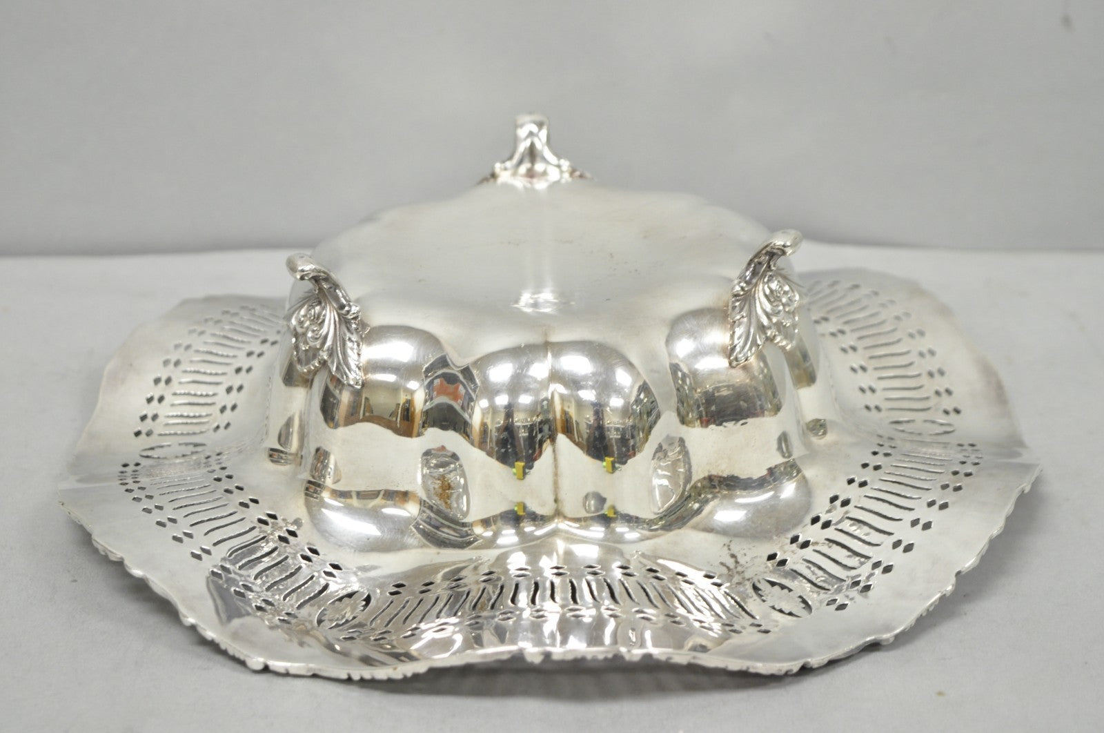 Webster Wilcox 3236C International Silver Plated Scalloped Centerpiece Bowl