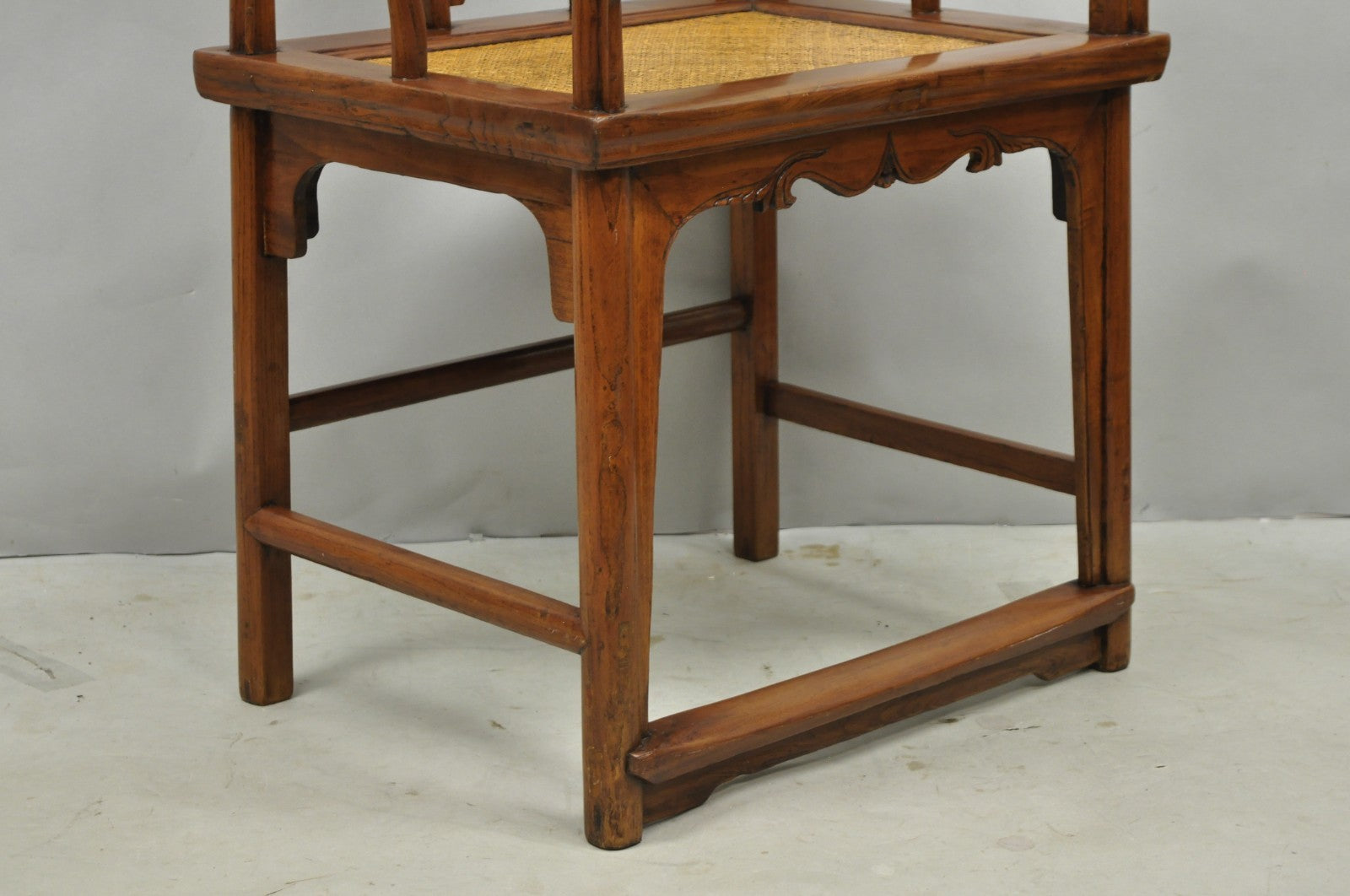 Antique Chinese Elm Hardwood Horseshoe Oriental Huanghuali Lounge Arm Chair