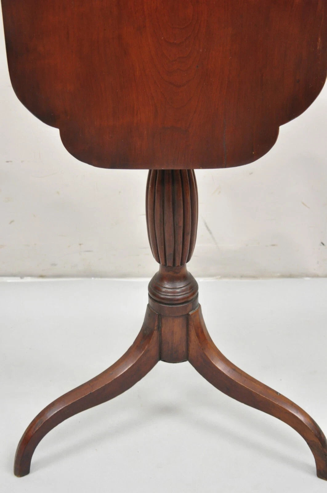 Antique American Sheraton Mahogany Tilt Top Side Tea Table Candle Stand