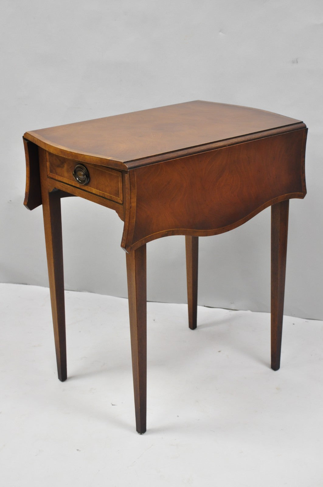 Vintage Baker Hepplewhite Style Mahogany Pembroke Dropleaf Lamp Side Table