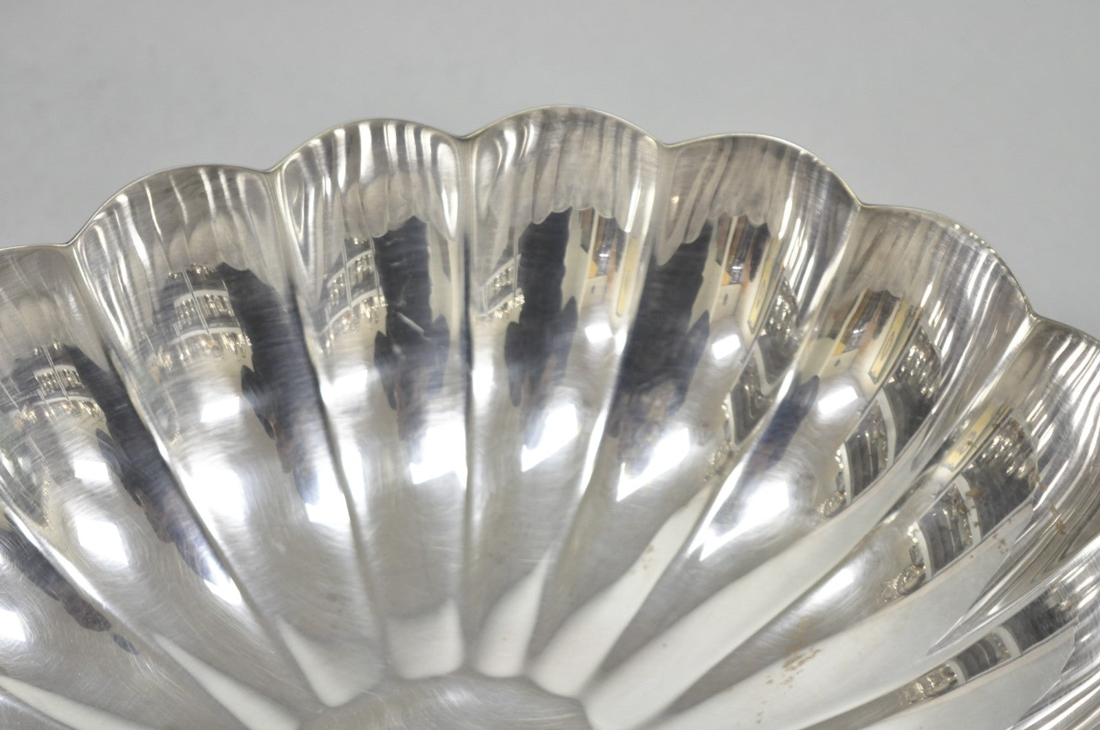 Vintage Reed & Barton Modern Silver Plated Oval Scalloped Pedestal Fruit Bowl