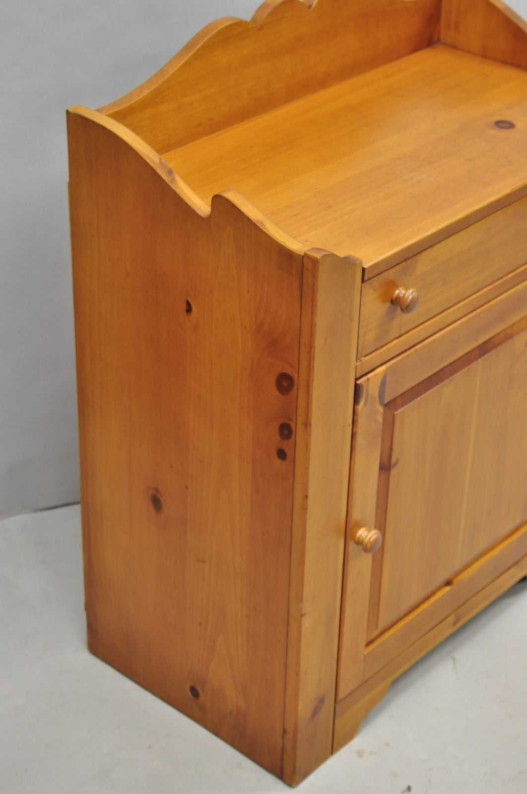 Vintage Broyhill USA Colonial Style Pine Wood Washstand Side Table Cabinet