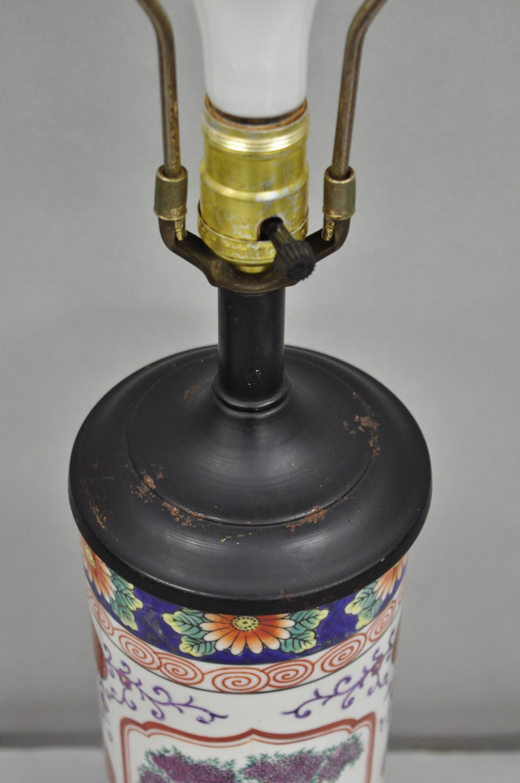 Vintage Chinoiserie Japanese Porcelain Cylinder Oriental Painted Table Lamp