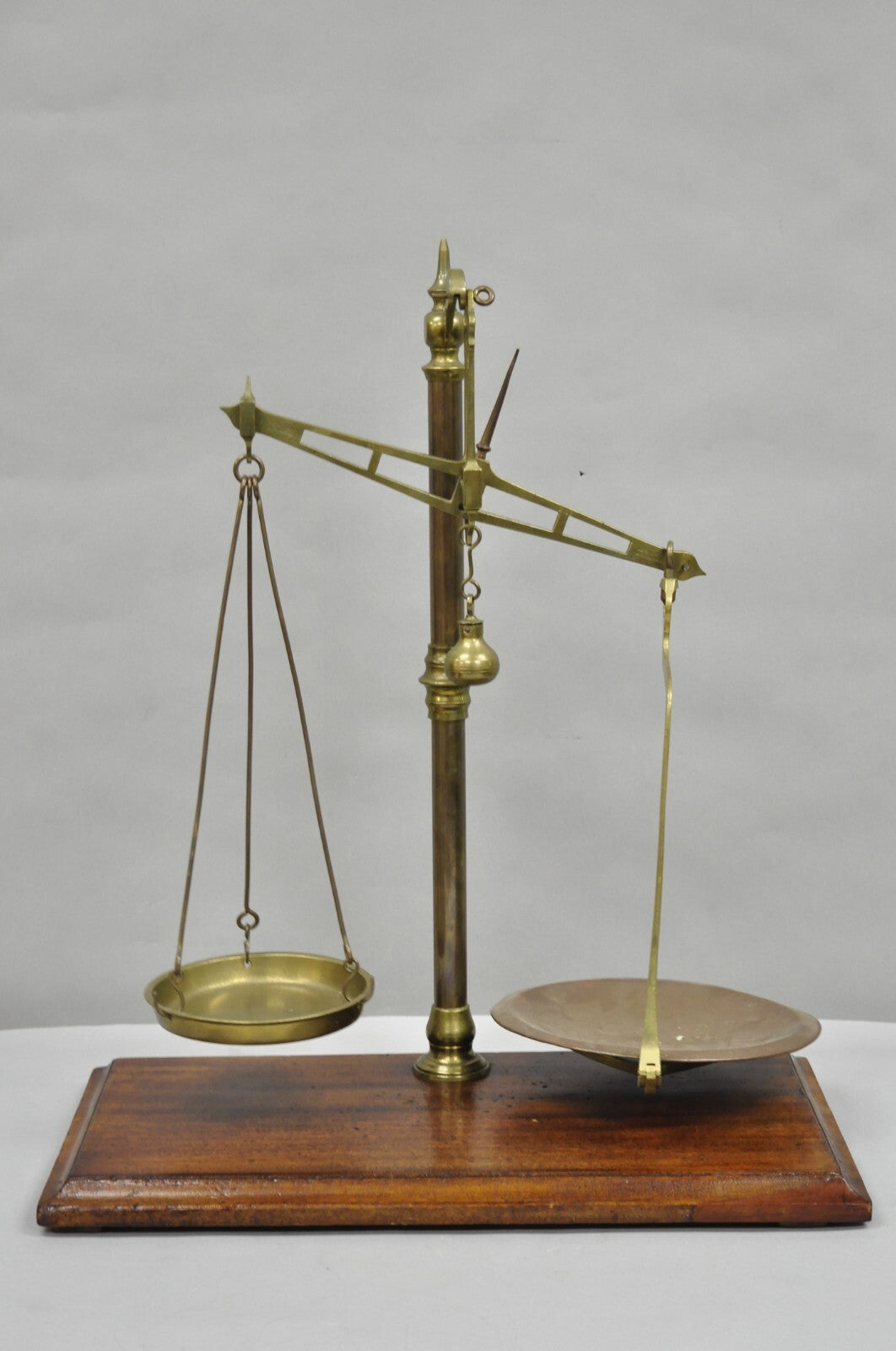 Antique W.& T. Avery English Victorian Brass & Mahogany Balance Beam Scale