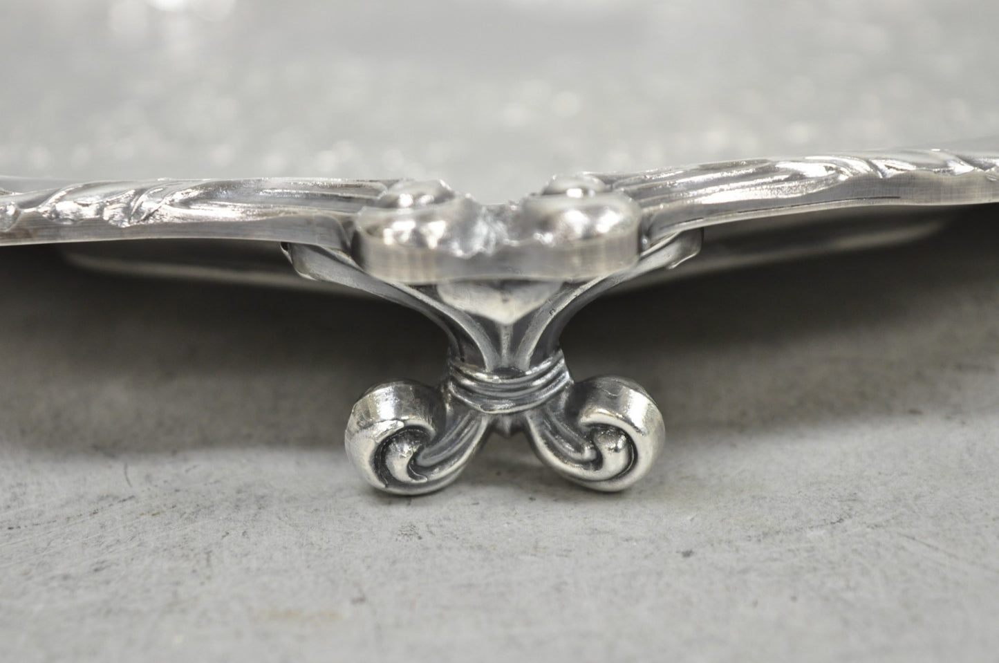 "La Reine" by Wallace Round Scalloped Footed Silver Plated Serving Platter Tray