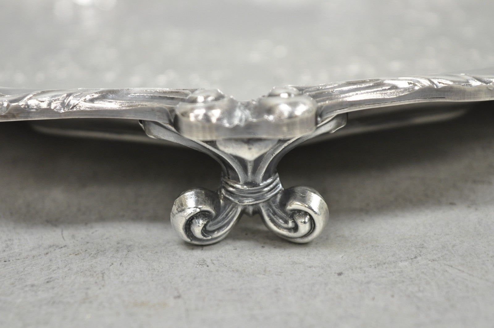 "La Reine" by Wallace Round Scalloped Footed Silver Plated Serving Platter Tray
