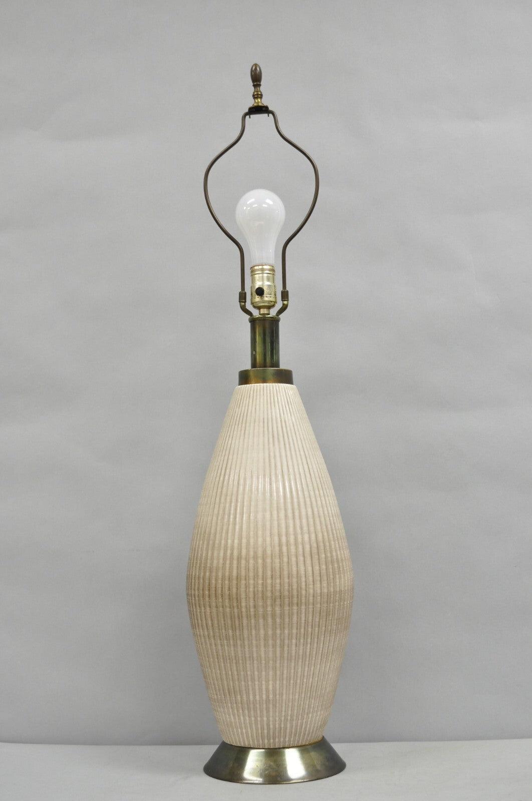 Vintage Mid Century Modern Beige Sculptural Ceramic Pottery Ribbed Table Lamp