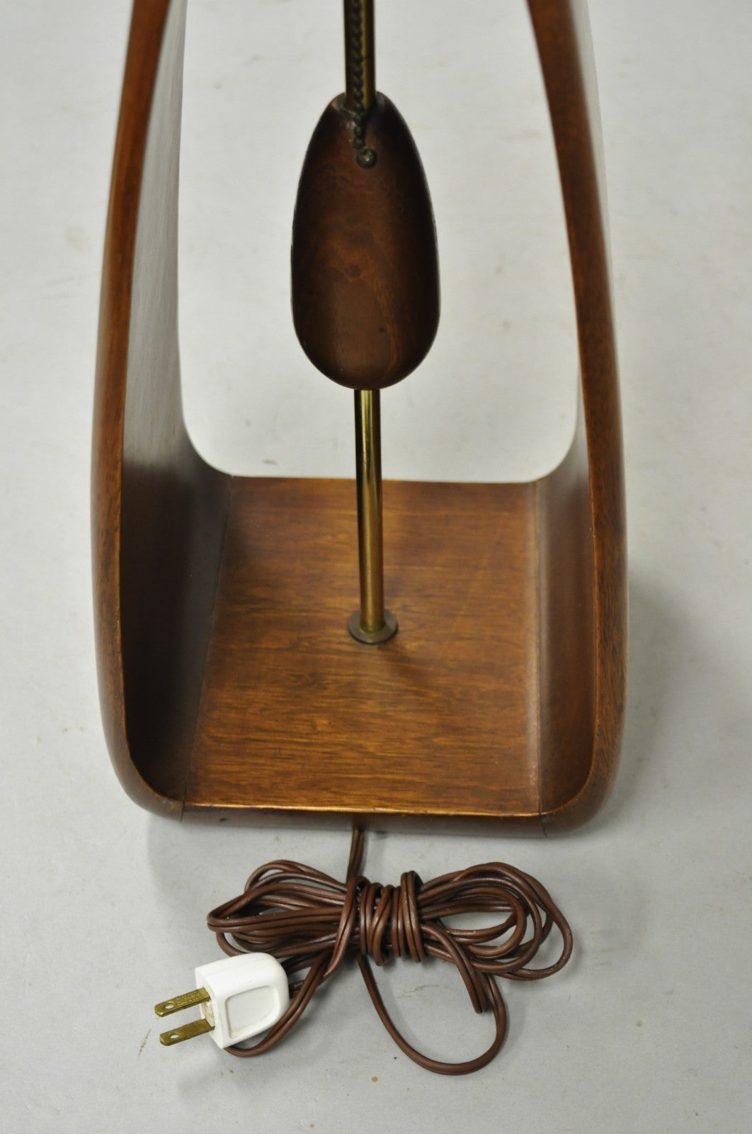 Vintage Modeline Mid Century Modern Sculpted Walnut Pull Chain Table Lamp