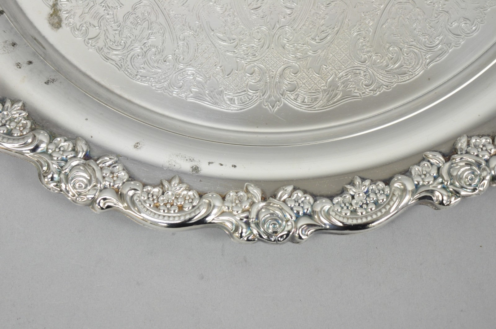 Vintage Oneida Silver Plated Round Twin Handle Serving Platter Bar Tray