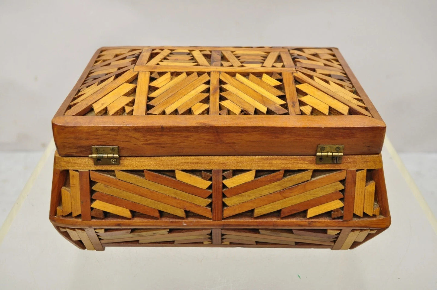 Vintage Arts & Crafts Tramp Art Folk Art Wood Inlay Jewelry Trinket Desk Box