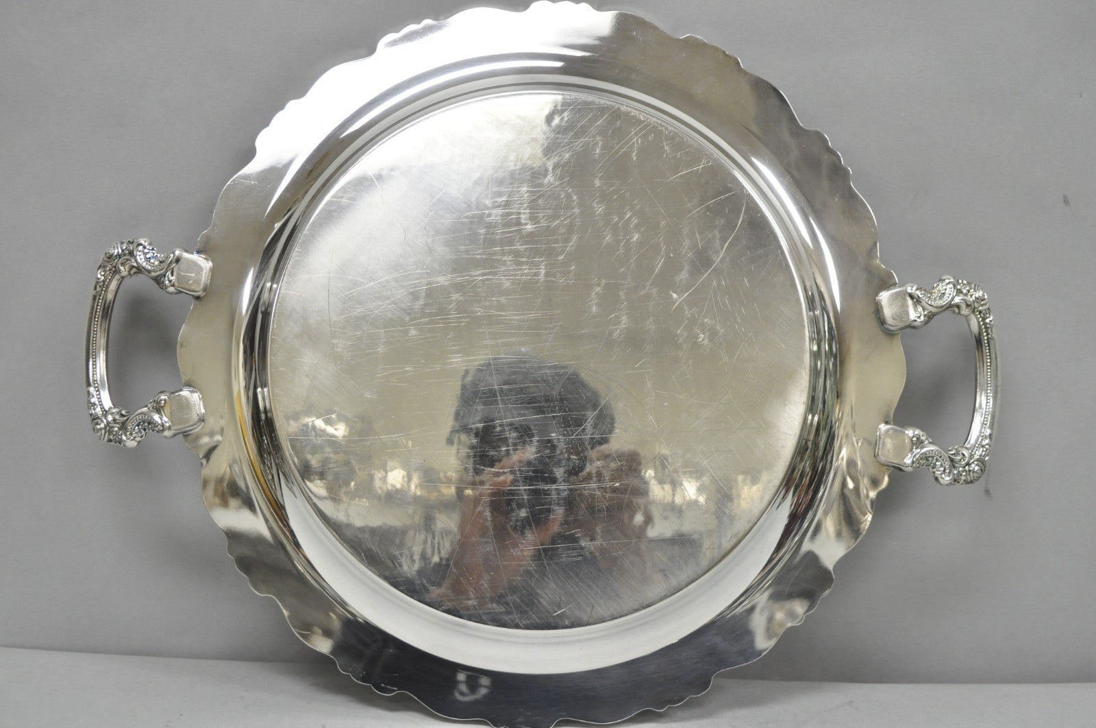 Vintage Oneida Silver Plated Round Twin Handle Serving Platter Bar Tray
